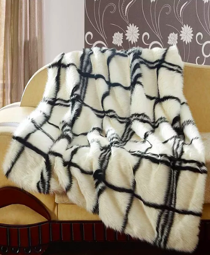 De Moocci - Faux Fur Throw Blanket
